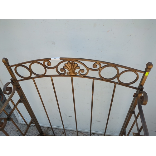 39 - A metal collapsible shelving unit frame