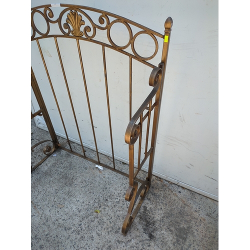 39 - A metal collapsible shelving unit frame