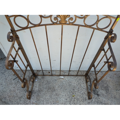 39 - A metal collapsible shelving unit frame