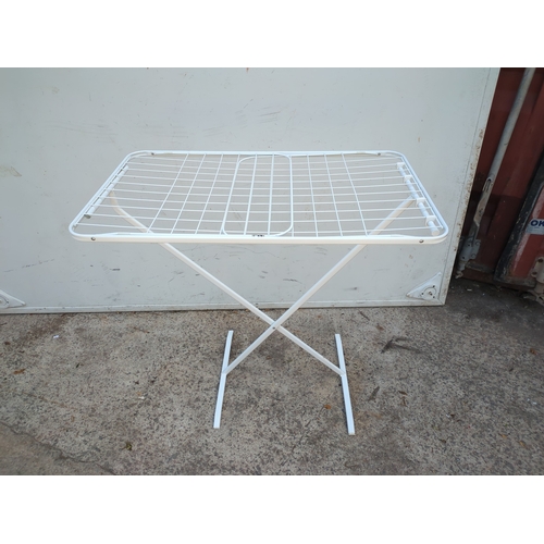 57 - A collapsible metal airer
