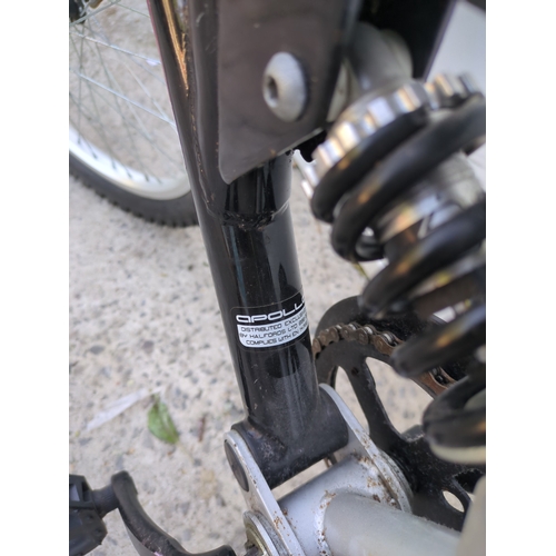 13 - An Apollo fs20 full suspension children's mountain bike