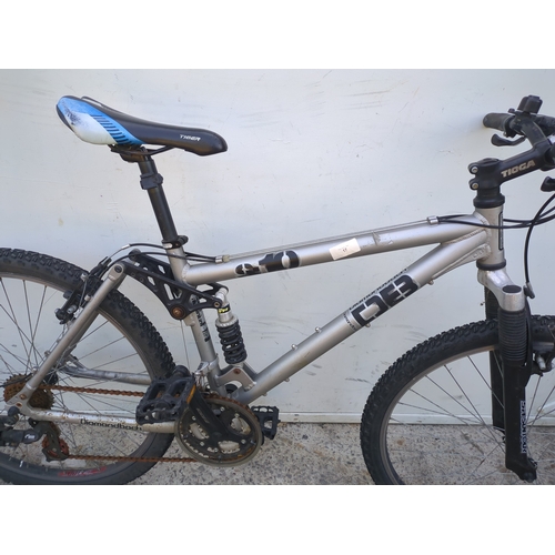 17 - A Diamondback S10 full suspension mountain bike