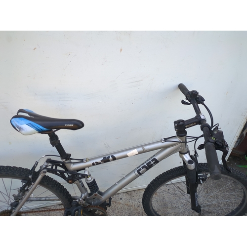 17 - A Diamondback S10 full suspension mountain bike