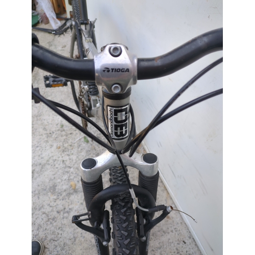 17 - A Diamondback S10 full suspension mountain bike