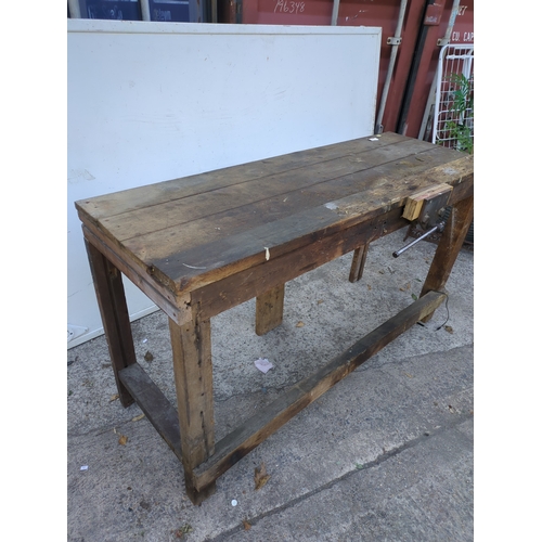 19 - A vintage pine workbench with vise