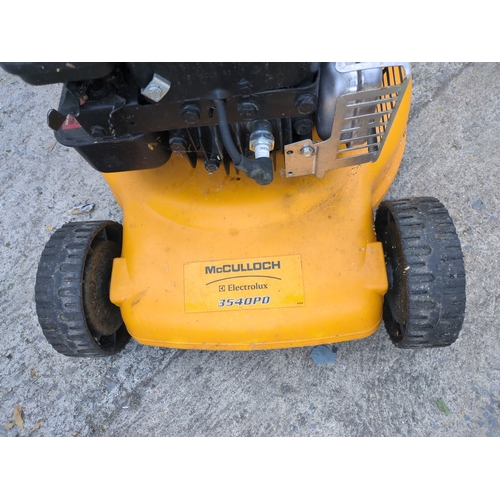 21 - A McCulloch 3540p0 petrol lawn mower with a Briggs and Stratton 35 classic engine - running