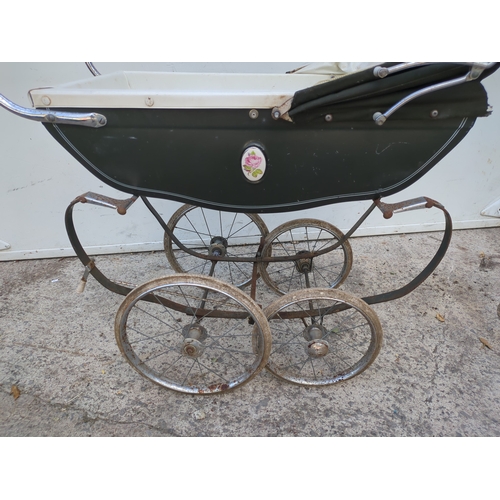47 - A vintage Silver Cross pram