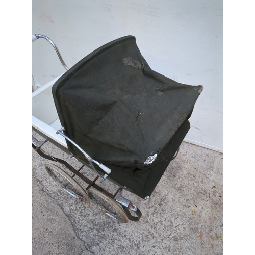 47 - A vintage Silver Cross pram
