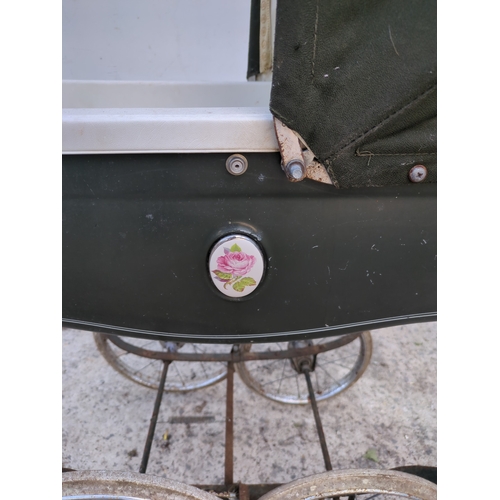 47 - A vintage Silver Cross pram