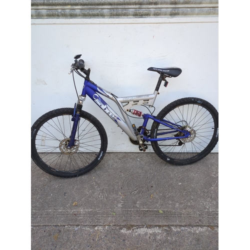 Lot 233       