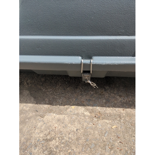 243 - Kar-Rite 400 Series Roof Box