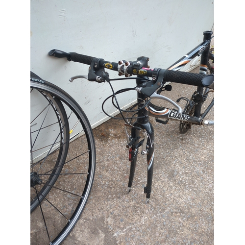 269 - Giant FCR 3 Road Bike with Wheels