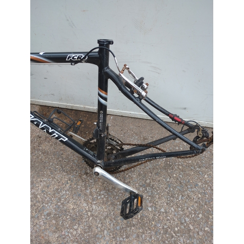 269 - Giant FCR 3 Road Bike with Wheels