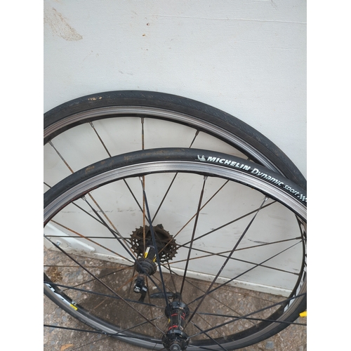 269 - Giant FCR 3 Road Bike with Wheels