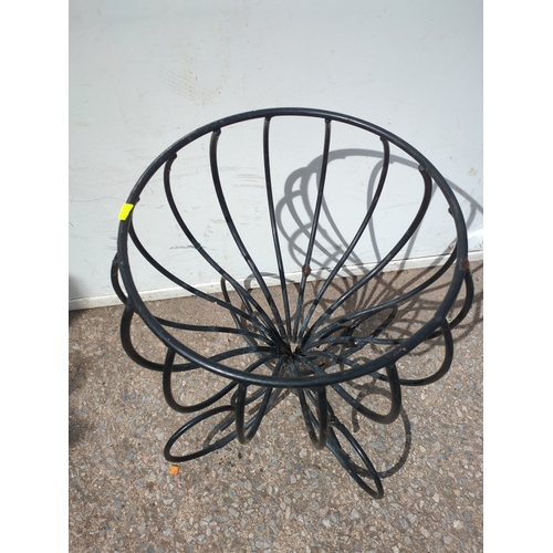 302 - Metal Plant Stand