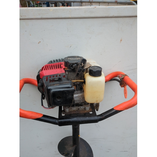 304 - Earth Auger DZ520