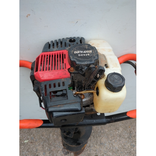 304 - Earth Auger DZ520