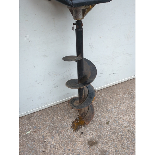 304 - Earth Auger DZ520
