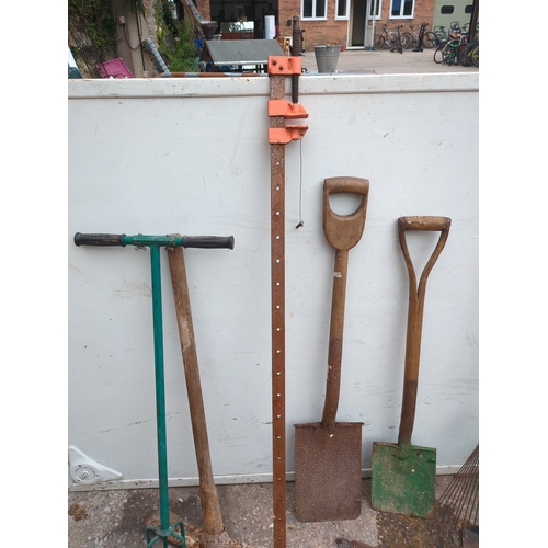 312 - Assorted Garden Hand Tools Set