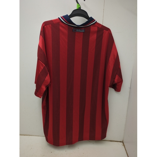 339 - Umbro England Football Jersey XXL