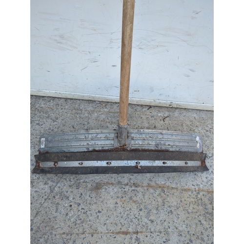 101 - Metal Floor Squeegee with Timber Handle
