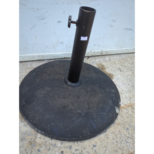 107 - Black Parasol Base