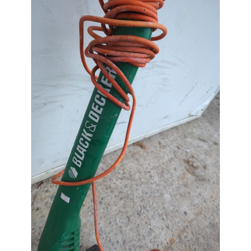 142 - BLACK+DECKER Grass Strimmer