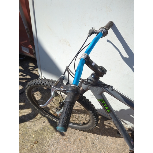 27 - Mongoose Tyax Elite Mountain Bike