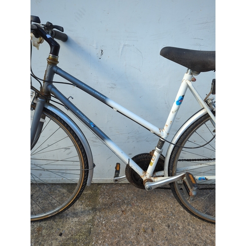 31 - Raleigh Ladies Bike