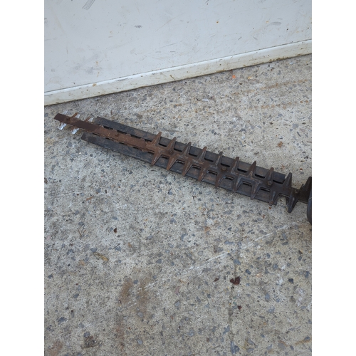 65 - Mountfield MHJ2424 Hedge Trimmer