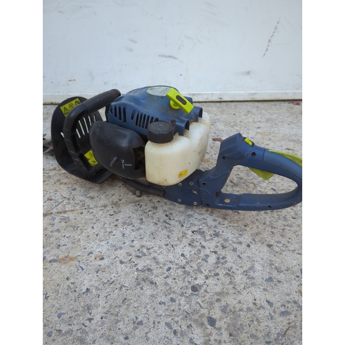 68 - Xtreme CXPHT22 Petrol Hedge Trimmer