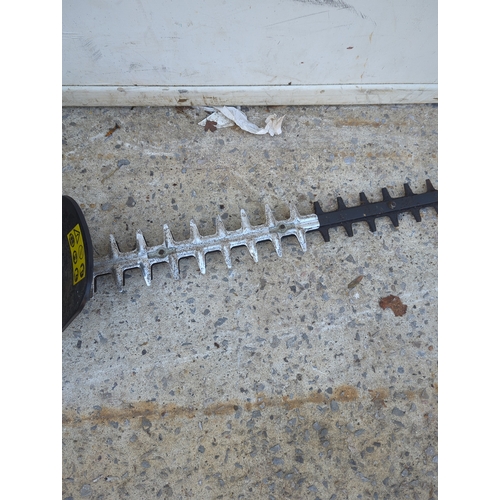 69 - Sovereign Petrol Hedge Trimmer