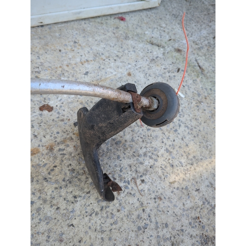 71 - Flymo Lite XLT 250+ Grass Trimmer