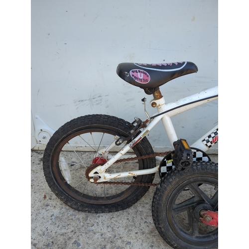 78 - Universal Kids BMX Bicycle and Scooter Set