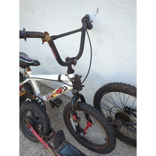 78 - Universal Kids BMX Bicycle and Scooter Set