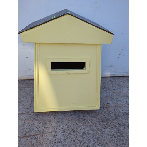 98 - Yellow Bee Enclosure