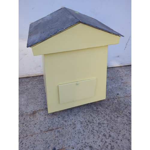 98 - Yellow Bee Enclosure