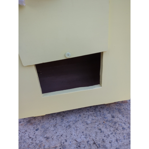 98 - Yellow Bee Enclosure