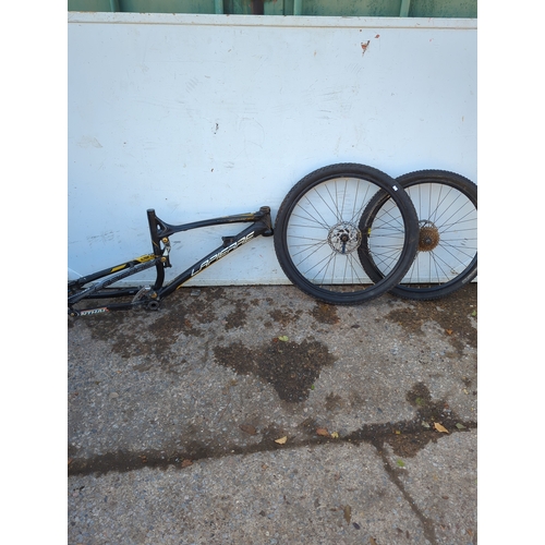 87 - Lapierre Bike Frame and Wheels Lot