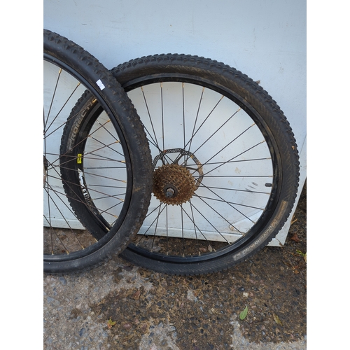 87 - Lapierre Bike Frame and Wheels Lot