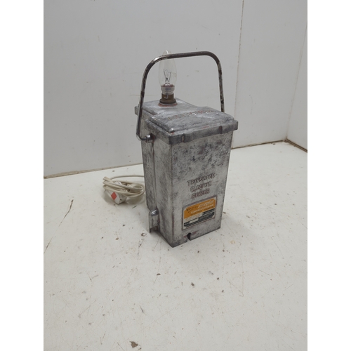 204 - Wolseley Scorpion Electric Fence Energiser Lamp