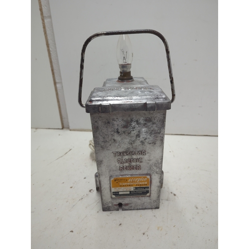204 - Wolseley Scorpion Electric Fence Energiser Lamp