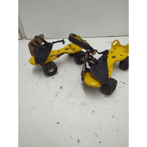 146 - Vintage Adjustable Metal Roller Skates