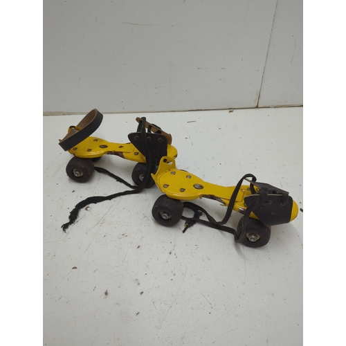 146 - Vintage Adjustable Metal Roller Skates