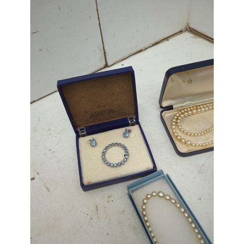 Selection of Jewellery including Letelle Necklace