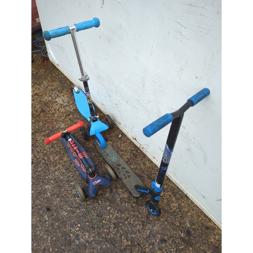 120 - Selection of scooters including Micro Mini