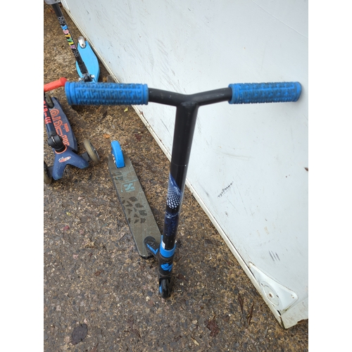 120 - Selection of scooters including Micro Mini