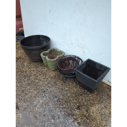 147 - Blooma Lule 45L & Other Garden Planters Selection