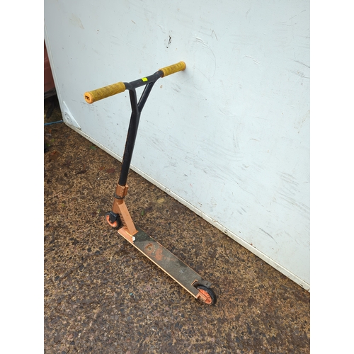 334 - Mongoose Stance Scooter