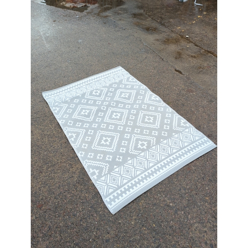 161 - Geometric Pattern Area Rug